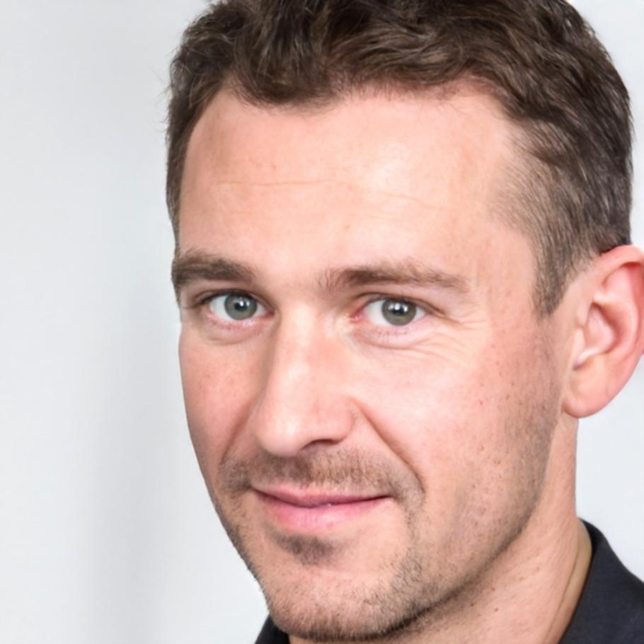 Herr Dr. Benedikt Kronauer, Experte für Unternehmensanalyse